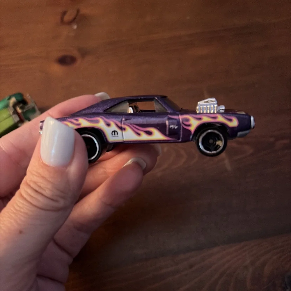 LOT OF 17 HOT‎ WHEELS VEHICLES